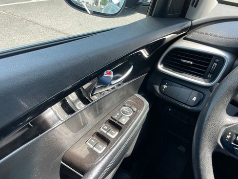 Used 2017 Kia Sorento L FWD image 21