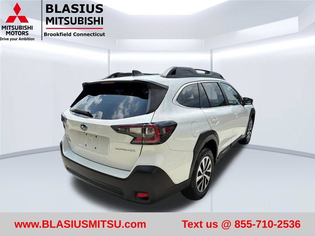 Used 2024 Subaru Outback Premium AWD/4WD image 9