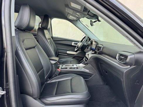 Used 2023 Ford Explorer XLT w/ Equipment Group 202A image 27