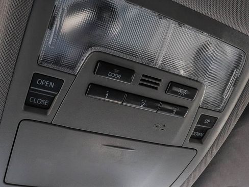 Used 2016 Toyota Highlander XLE FWD image 32
