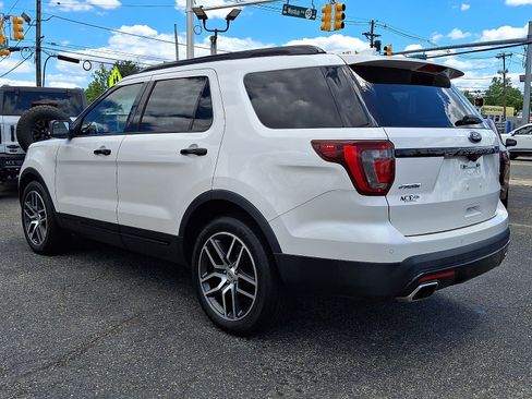Used 2017 Ford Explorer Sport AWD/4WD image 4
