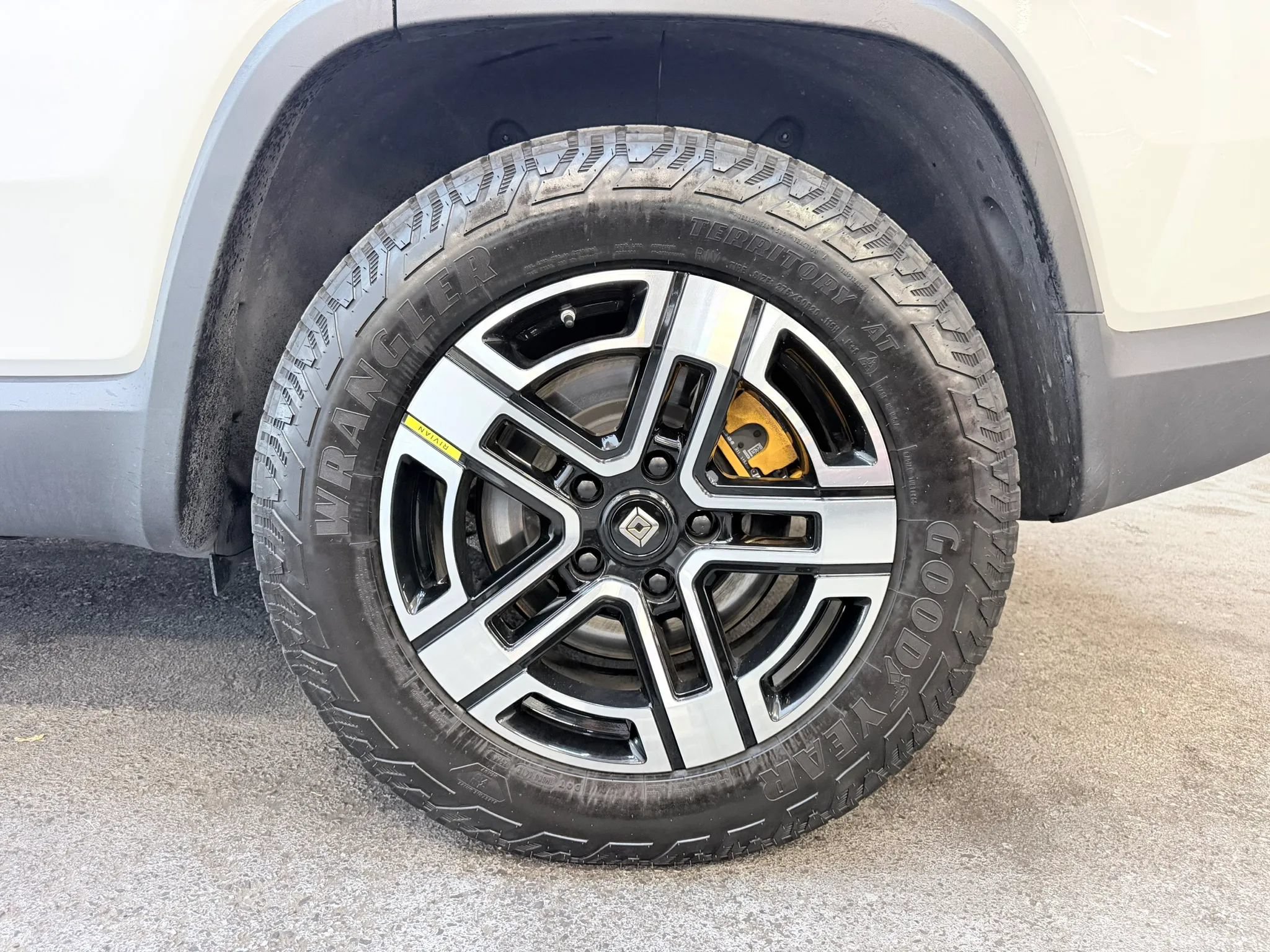 Used 2022 Rivian R1S Launch Edition Quad AWD/4WD image 10