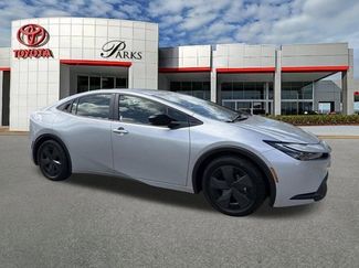 Used 2025 Toyota Prius LE video 1