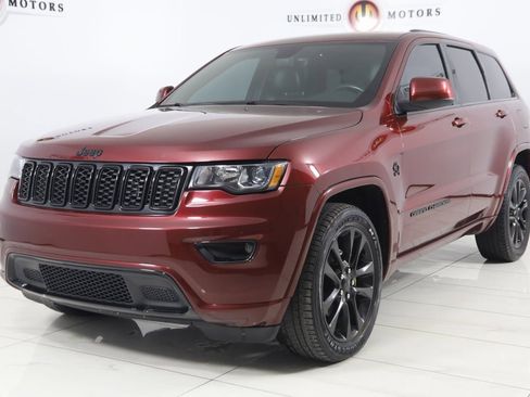 Used 2017 Jeep Grand Cherokee Altitude image 5
