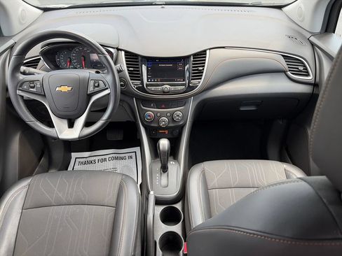 Used 2022 Chevrolet Trax LT w/ Midnight Edition AWD/4WD image 10