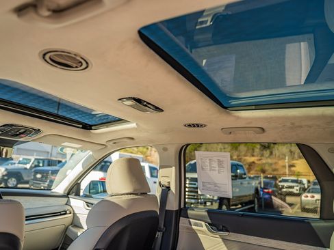 Used 2025 Hyundai Palisade Calligraphy image 32