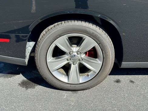 Used 2018 Dodge Challenger SXT image 29