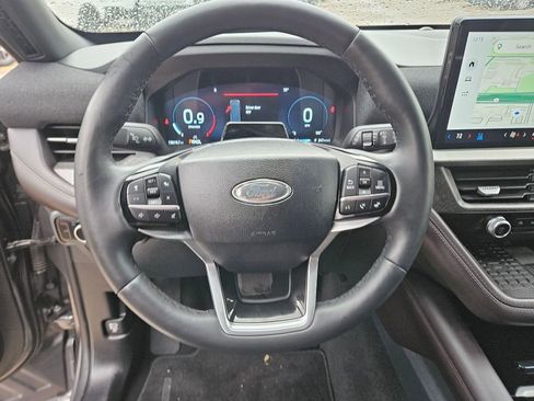 Used 2025 Ford Explorer Platinum w/ LUX Leather Package AWD/4WD image 18
