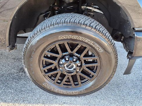 Used 2022 Ford F250 Lariat w/ Black Appearance Package image 9