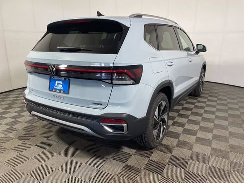 New 2026 Volkswagen Taos SE image 8