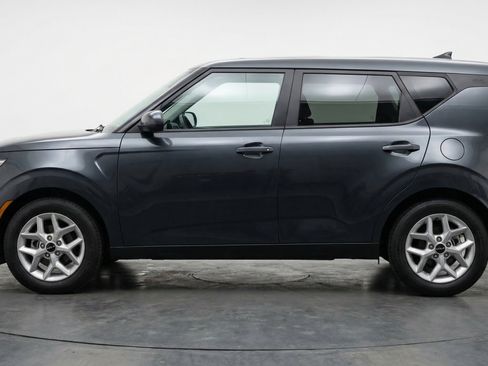 Used 2025 Kia Soul LX w/ LX Technology Package FWD image 5