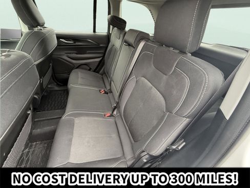 Used 2023 Jeep Grand Cherokee Laredo w/ Luxury Tech Group I AWD/4WD image 11