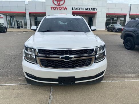 Used 2018 Chevrolet Suburban LT image 2
