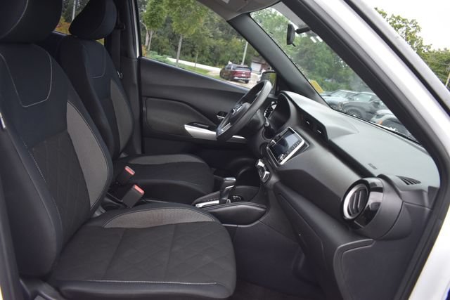 Used 2018 Nissan Kicks SV FWD image 12