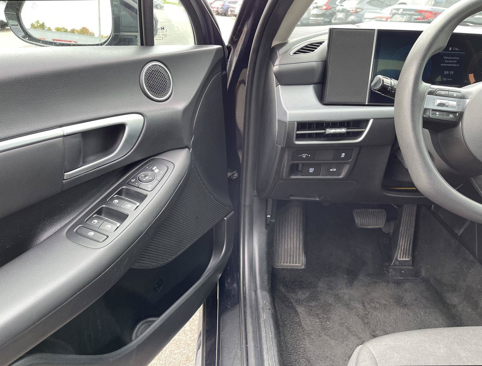 Used 2024 Hyundai Sonata SEL FWD image 2