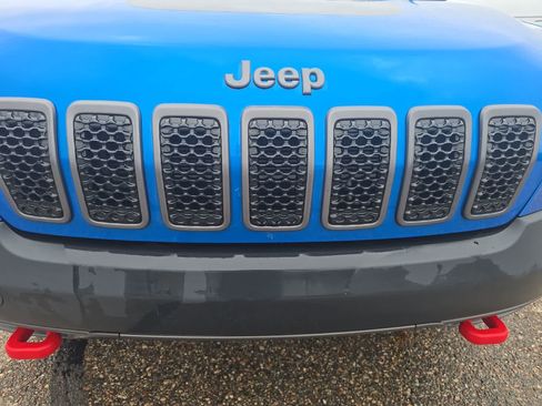 Used 2019 Jeep Cherokee Trailhawk AWD/4WD image 3