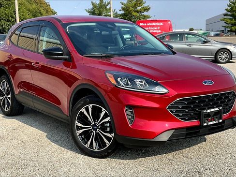 Used 2022 Ford Escape SE w/ SE Sport Appearance Package image 38