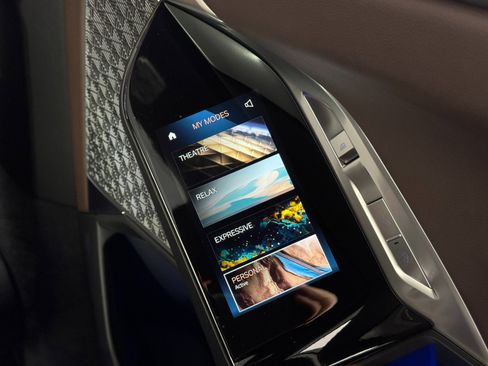 Used 2023 BMW i7 xDrive60 image 37