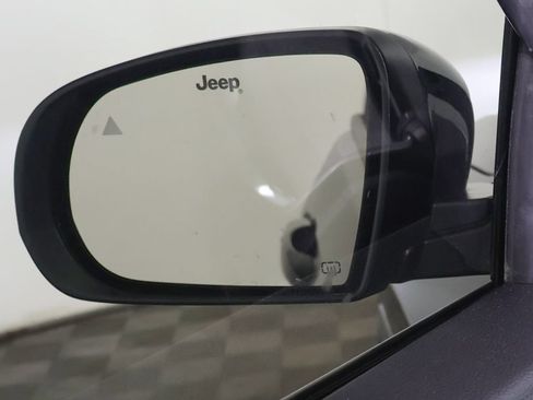 Used 2025 Jeep Compass Latitude AWD/4WD image 34