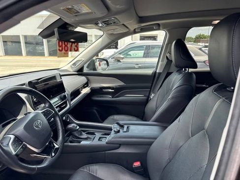 Used 2024 Toyota Grand Highlander AWD image 14