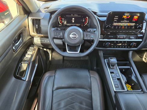 Used 2023 Nissan Pathfinder Platinum FWD image 16