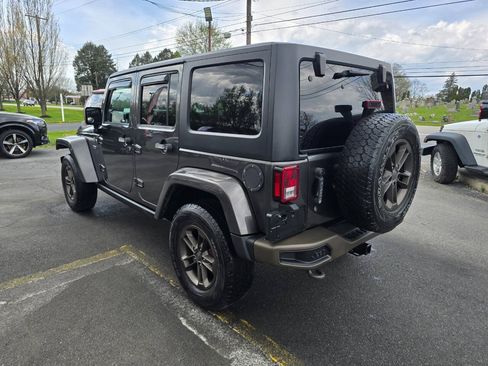 Used 2017 Jeep Wrangler Unlimited Sahara AWD/4WD image 5