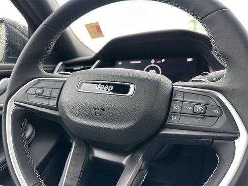 New 2025 Jeep Grand Cherokee Limited w/ Luxury Tech Group II image 25