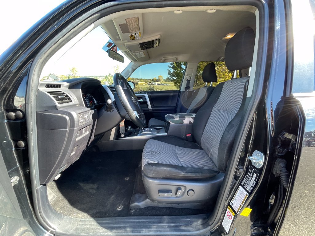 Used 2016 Toyota 4Runner SR5 AWD/4WD image 3