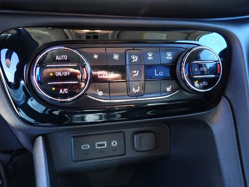 Used 2023 Buick Encore GX Essence w/ Experience Buick Package FWD image 21