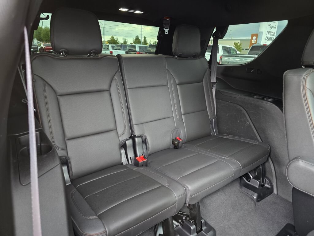 Used 2023 Chevrolet Tahoe High Country AWD/4WD image 16