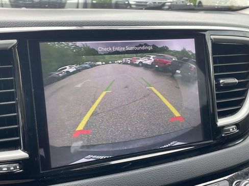 Used 2022 Chrysler Pacifica Touring-L FWD image 24