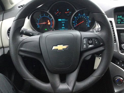 Used 2014 Chevrolet Cruze LS image 17