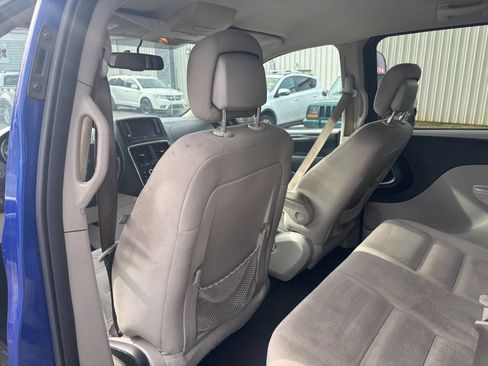 Used 2018 Dodge Grand Caravan SE w/ UConnect Hands-Free Group image 21
