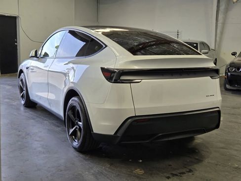 Used 2026 Tesla Model Y Long Range AWD/4WD image 2
