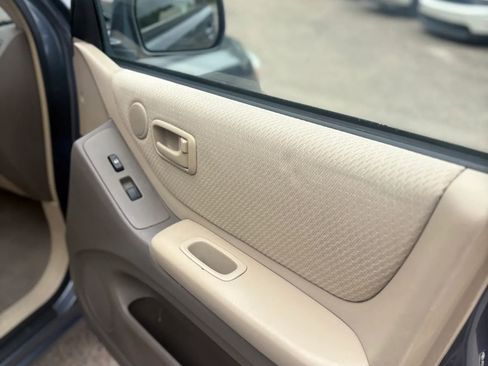 Used 2004 Toyota Highlander 2WD image 32