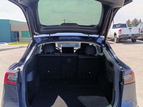 Used 2022 Tesla Model Y Performance AWD/4WD image 28