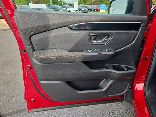 Used 2025 Honda Pilot Sport image 11