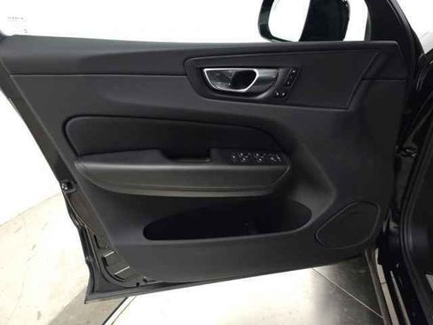 Certified 2025 Volvo XC60 B5 Core AWD/4WD image 17