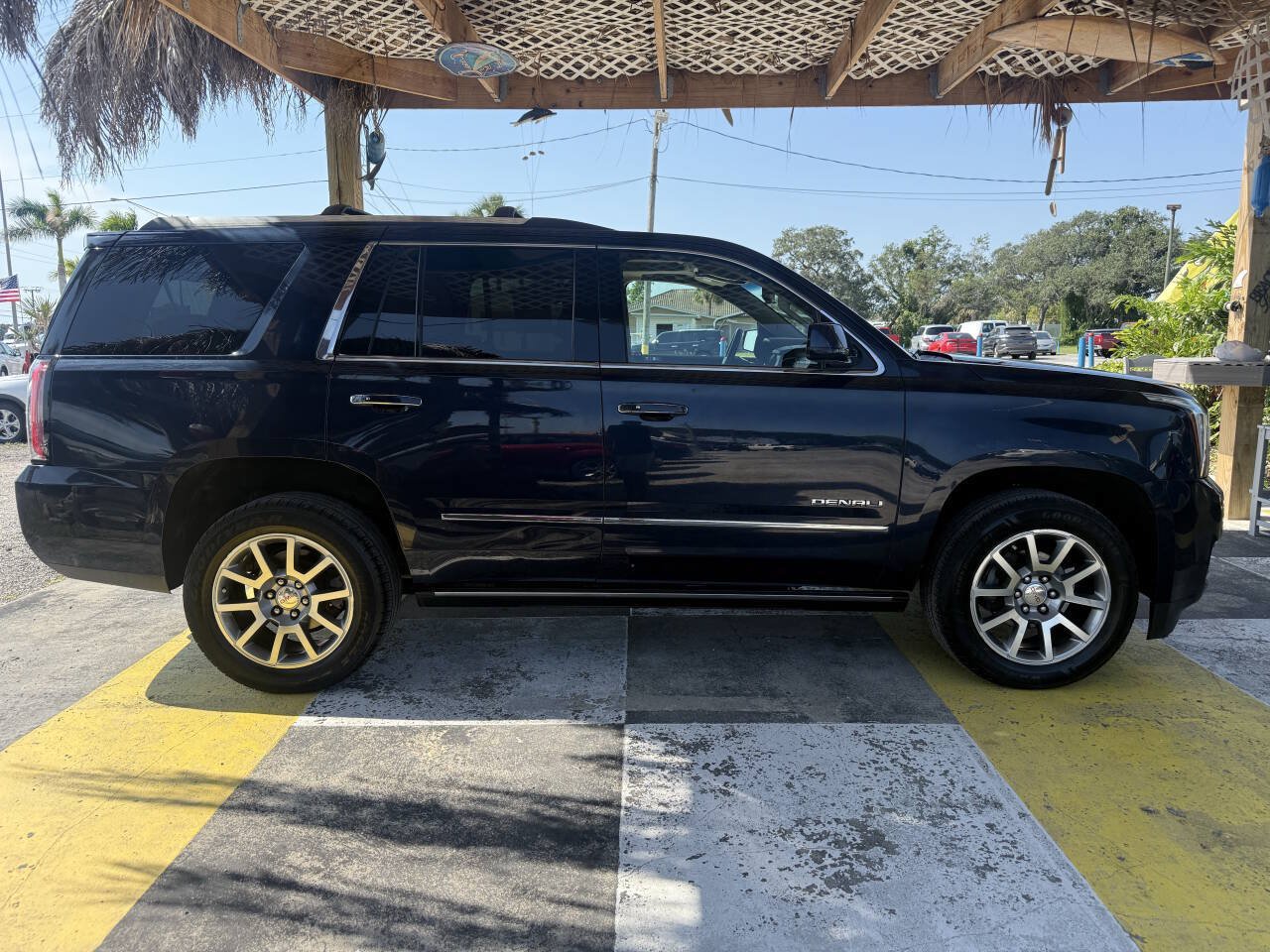 Used 2017 GMC Yukon Denali w/ Enhanced Security Package AWD/4WD image 3