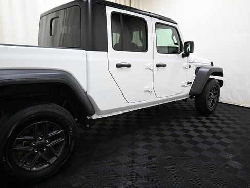 Used 2025 Jeep Gladiator Sport image 12
