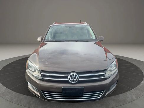 Used 2013 Volkswagen Touareg TDI image 3