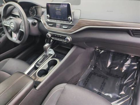 Used 2024 Nissan Altima 2.5 SV image 21