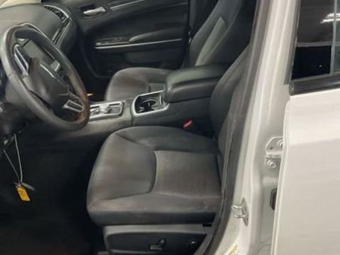 Used 2022 Chrysler 300 Touring w/ Sport Appearance Package RWD image 6