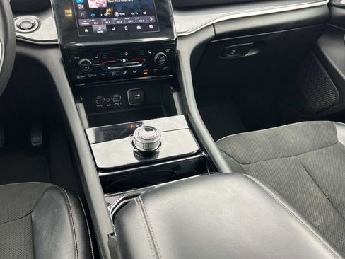 Used 2023 Jeep Grand Cherokee Altitude image 16