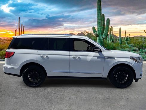 Used 2020 Lincoln Navigator Reserve w/ Luxury Package RWD image 2