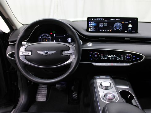 Used 2024 Genesis GV70 2.5T w/ Select Package image 2