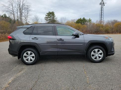 Used 2019 Toyota RAV4 LE image 4