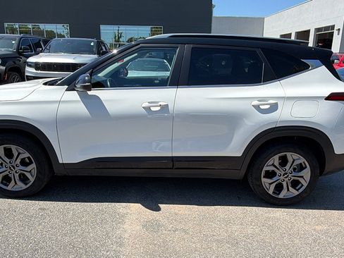 Used 2024 Kia Seltos S FWD image 11