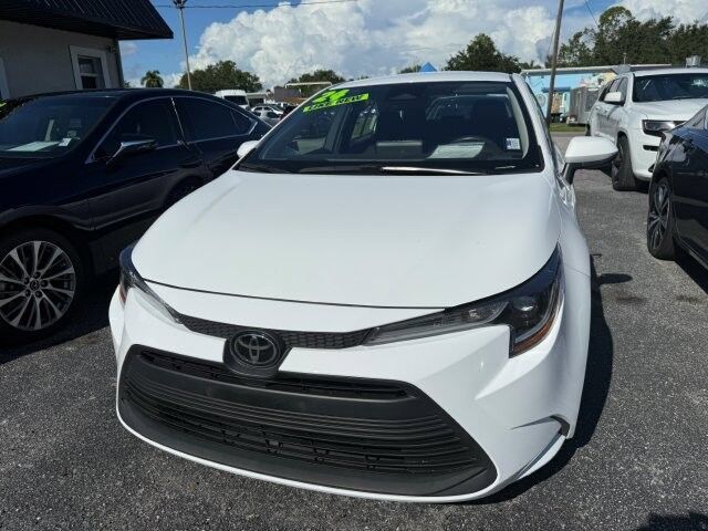 Used 2024 Toyota Corolla LE FWD image 2