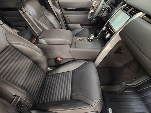 Used 2025 Land Rover Discovery S AWD/4WD image 3